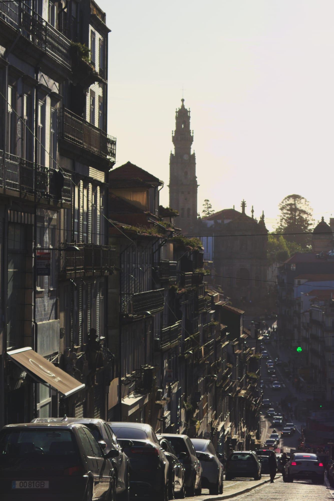 Ao fundo, Porto